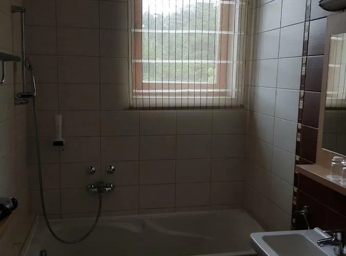 بيت ضيافة Victoria Garden Es Etterem Nyíregyháza